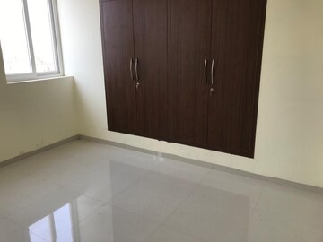 Room in 2 BHK Builder Floor at Emaar MGF Emerald Hills, Sector 65 – for Rent