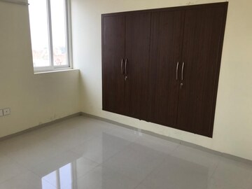 Room in 2 BHK Builder Floor at Emaar MGF Emerald Hills, Sector 65 – for Rent