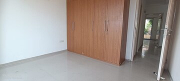Room in 3 BHK Builder Floor at Emaar Emerald Floors, Sector 65 – for Rent