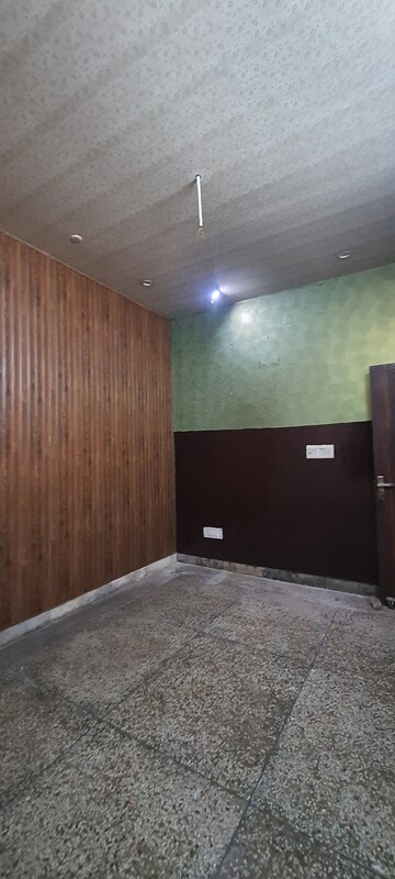Room in 2.5 BHK Independent House at Chawla Colony Ballabgarh – for Rent