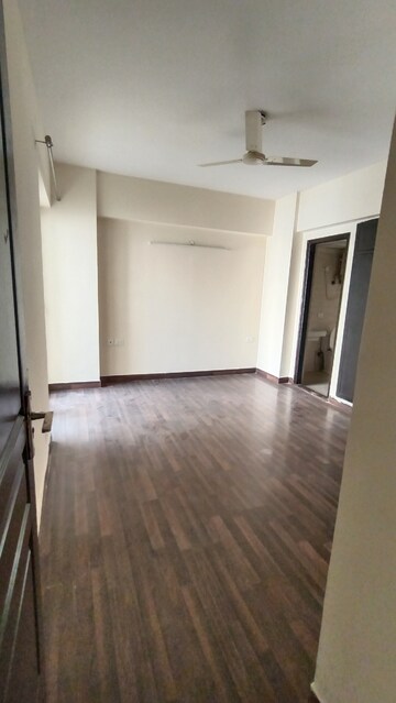 2.5 BHK Apartment For Rent in Sethi Max Royale, Sector 76