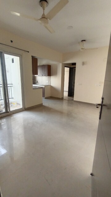 Room in 2.5 BHK Apartment at Sethi Max Royale, Sector 76 – for Rent
