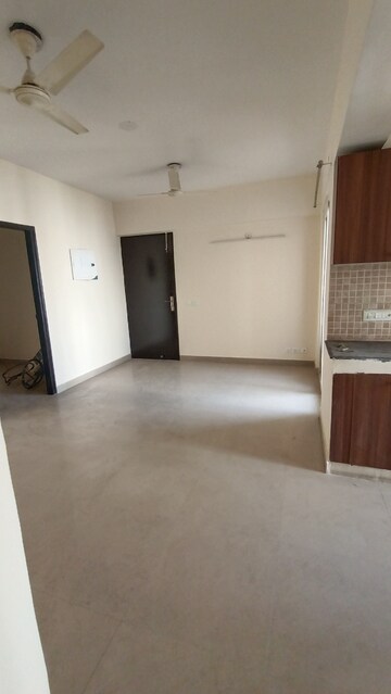 Room in 2.5 BHK Apartment at Sethi Max Royale, Sector 76 – for Rent