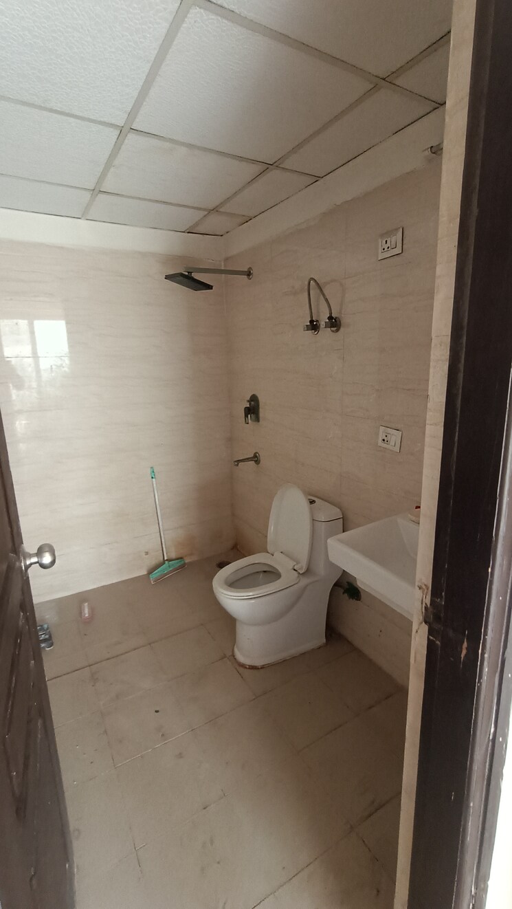 Bathroom, sethi-max-royale 2 Bedroom 895 Sq.Ft. Apartment In Sector 76 Noida 8794977