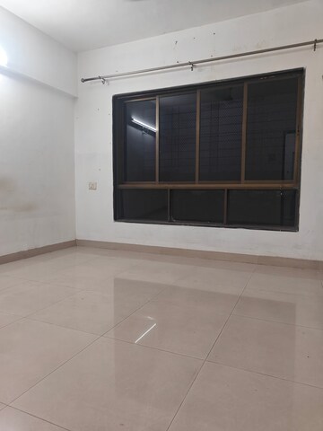 Room in 2 BHK Apartment at Meridian Apartment, Nerul Sector 6 – for Rent