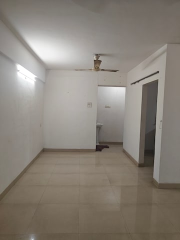 Room in 2 BHK Apartment at Meridian Apartment, Nerul Sector 6 – for Rent