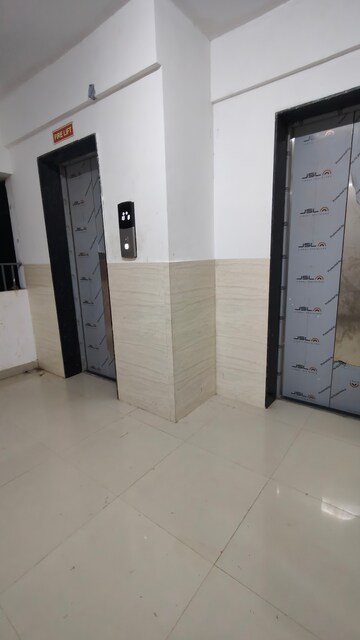 Room in 1 BHK Apartment at Riddhi Garden, Malad East – for Rent