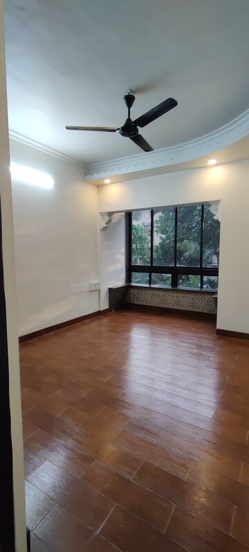 Room in 4 BHK Apartment at Venus Apartments Worli, Worli – for Rent