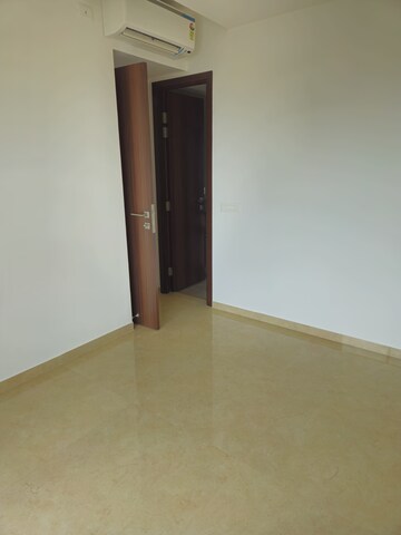 Room in 1 BHK Apartment at Hiranandani Highland, Powai – for Rent