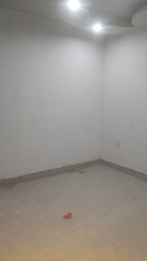 Furnished Amenities in 3.5 BHK Builder Floor at Mayur Vihar – for Sale