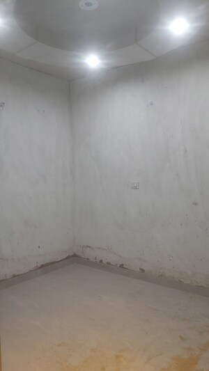 Room in 3.5 BHK Builder Floor at Mayur Vihar – for Sale