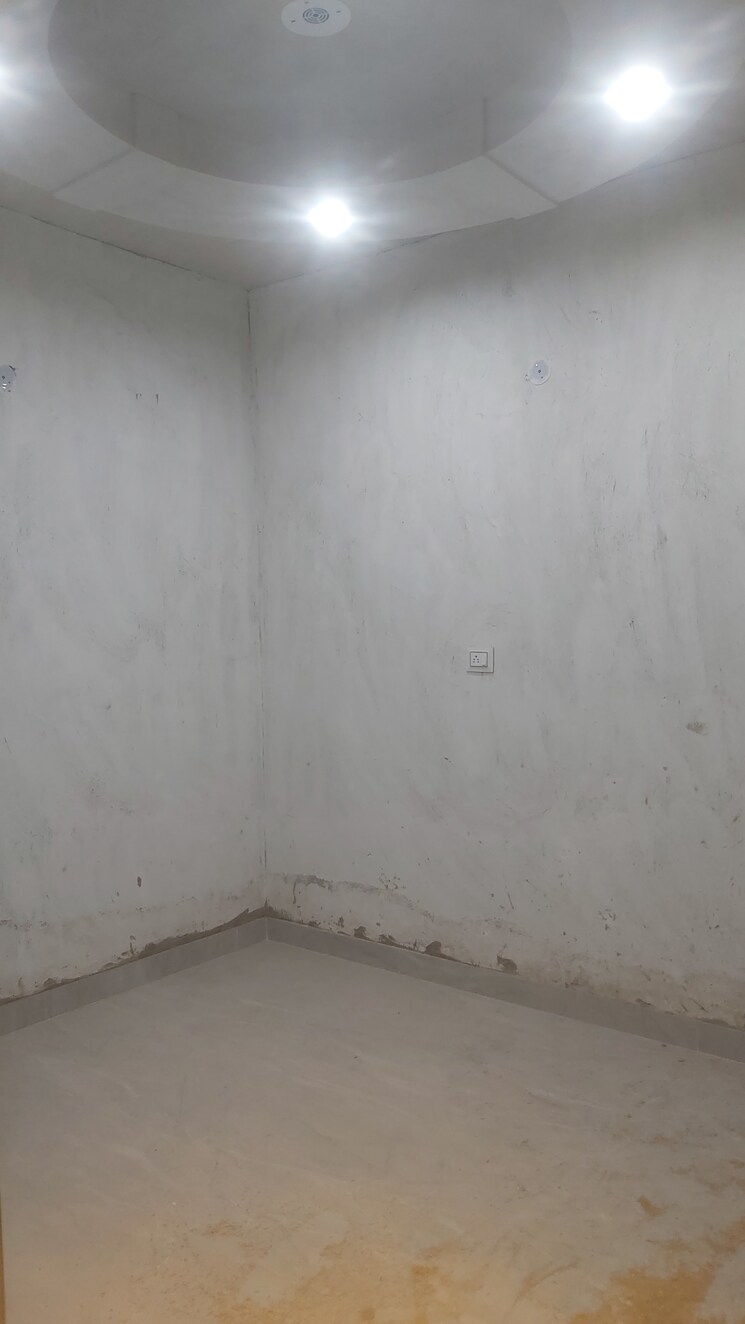 Room, mayur vihar 3.5 Bedroom 950 Sq.Ft. Builder Floor In Mayur Vihar Delhi 8795073