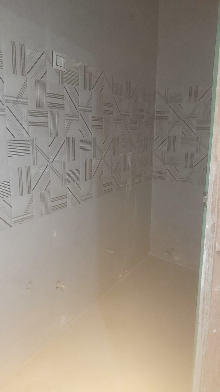 Bathroom, mayur vihar 3.5 Bedroom 950 Sq.Ft. Builder Floor In Mayur Vihar Delhi 8795073