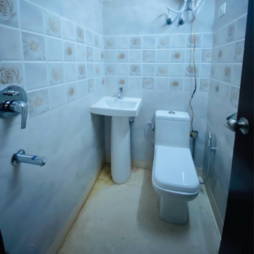 Bathroom in 1 RK Builder Floor at Malviya Nagar – for Rent