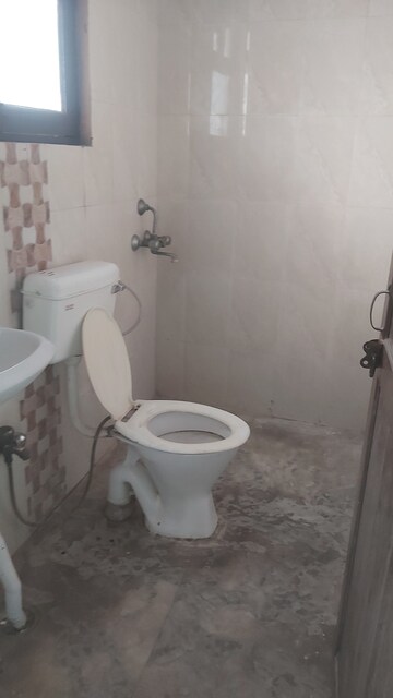 Bathroom in 2.5 BHK Builder Floor at Mayur Vihar – for Rent