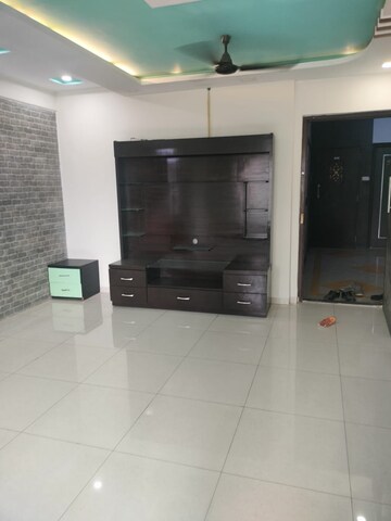 Room in 2 BHK Apartment at Ghodbunder Road – for Rent