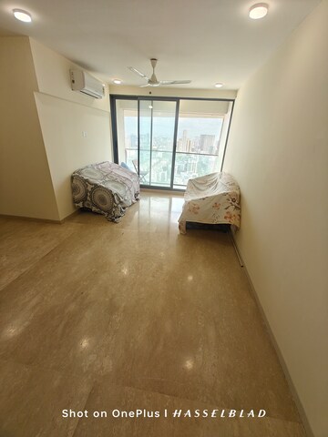 Room in 3 BHK Apartment at The Park Residency Andheri, Andheri West – for Rent