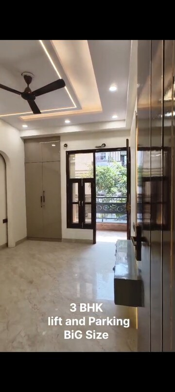 Building Lobby in 3 BHK Builder Floor at Indrapuram – for Sale