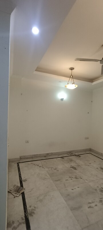 Room in 2.5 BHK Builder Floor at Kalkaji – for Rent