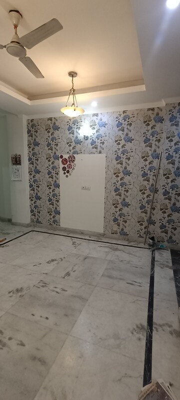 Room in 2.5 BHK Builder Floor at Kalkaji – for Rent