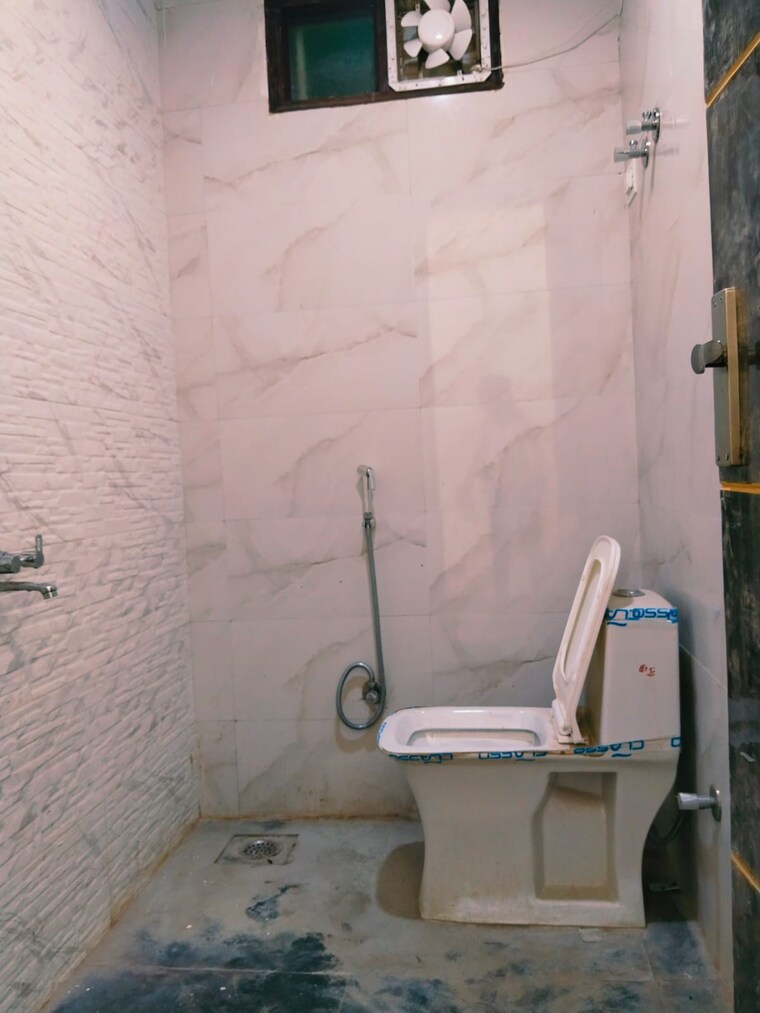 Bathroom, saket 2 Bedroom 850 Sq.Ft. Builder Floor In Saket Delhi 8795142