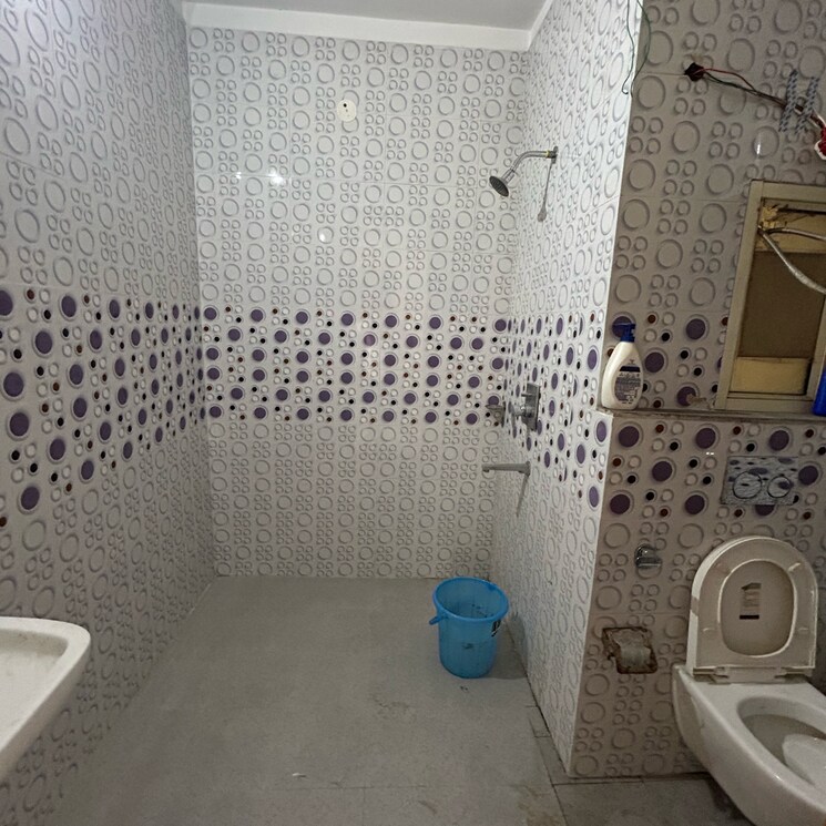 Bathroom, sector 23 3 Bedroom 1800 Sq.Ft. Builder Floor In Sector 23 Gurgaon 8795163