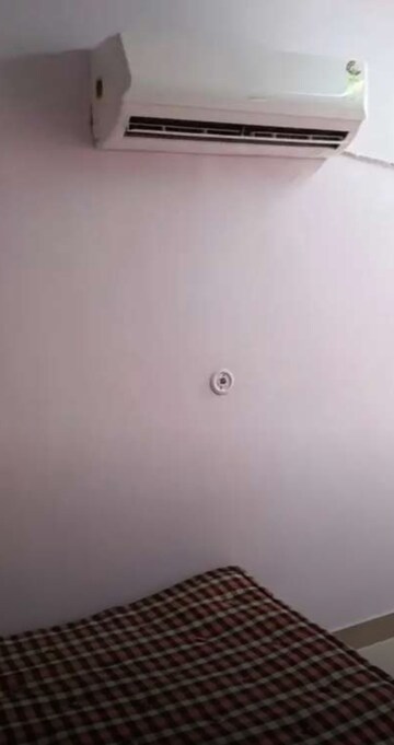 Room in 2 BHK Apartment at Gomti Nagar – for Rent
