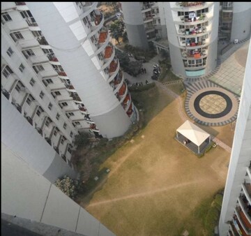 Parking in 4 BHK Apartment at Omaxe Heights II, Gomti Nagar – for Rent