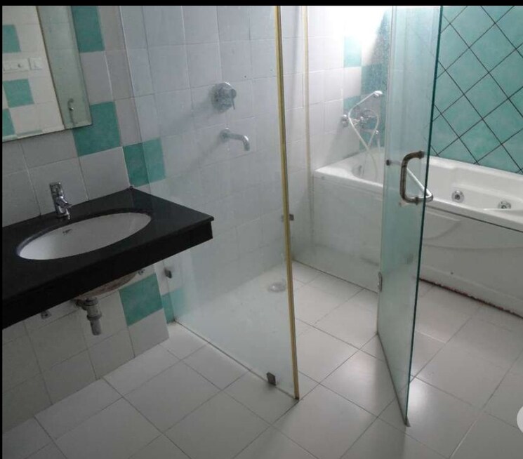 Bathroom, omaxe-heights-ii 4 Bedroom 2500 Sq.Ft. Apartment In Gomti Nagar Lucknow 8795177