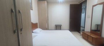 Room in 3 BHK Builder Floor at Safdarjung Enclave – for Rent
