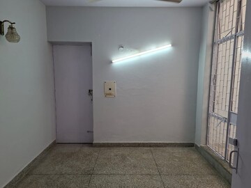 Room in 1 BHK Builder Floor at Green Park – for Rent