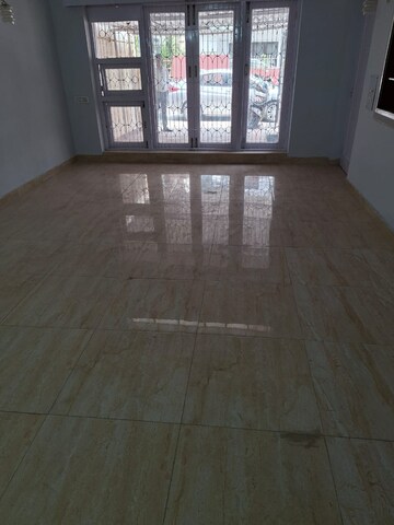 Room in 1 BHK Builder Floor at Green Park – for Rent