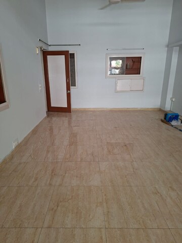Room in 1 BHK Builder Floor at Green Park – for Rent