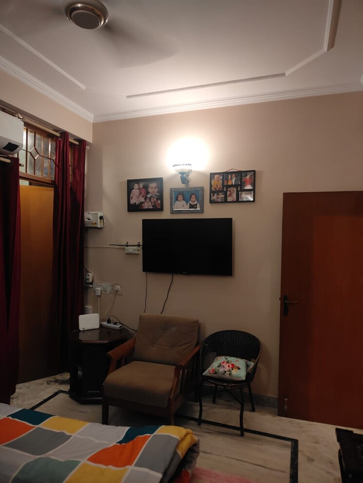 Living Room, veera-safdarjung-enclave 2 Bedroom 1250 Sq.Ft. Builder Floor In Safdarjung Enclave Delhi 8795182