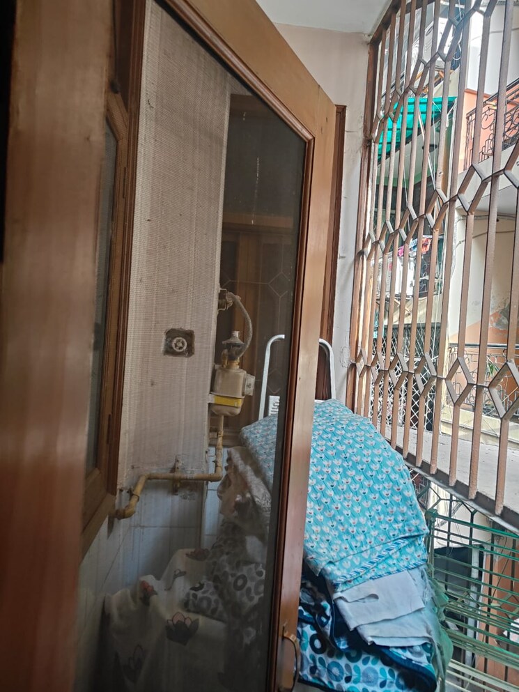 Bathroom, veera-safdarjung-enclave 2 Bedroom 1250 Sq.Ft. Builder Floor In Safdarjung Enclave Delhi 8795182