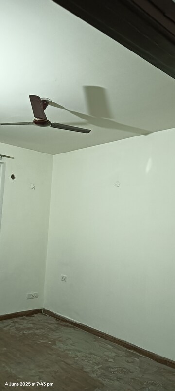 Room in 3 BHK Apartment at Sushma Crescent, Dhakoli – for Rent