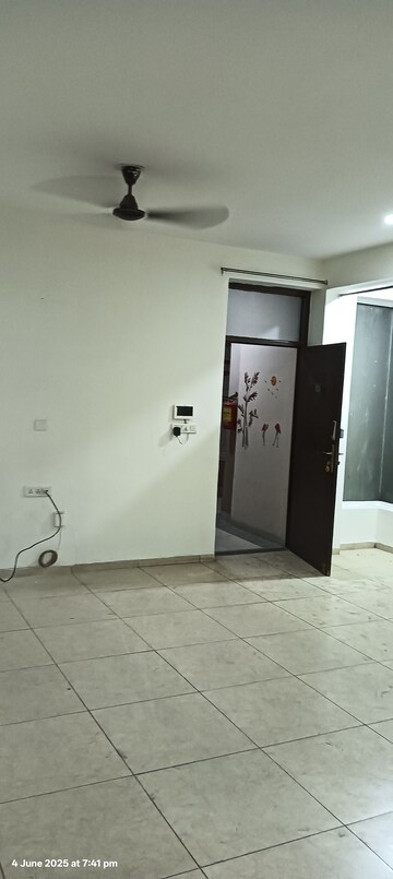 Room in 3 BHK Apartment at Sushma Crescent, Dhakoli – for Rent