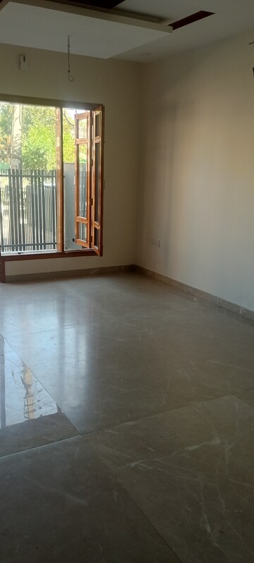 Building Lobby in 6+ BHK Independent House at Sector 78 – for Sale