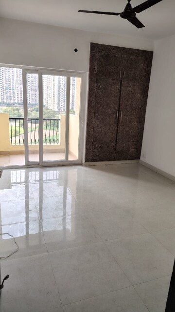 Room in 2 BHK Apartment at Amrapali Golf Homes, Sector 4 Greater Noida – for Sale