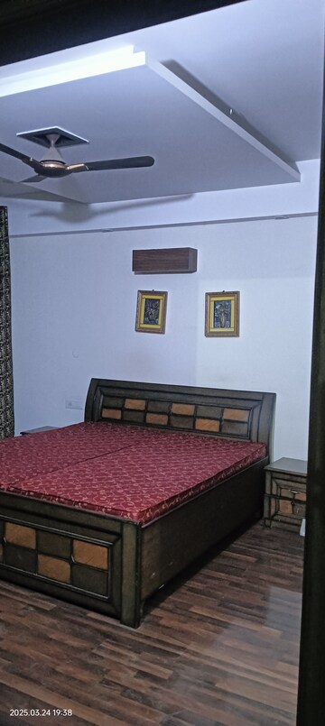 Bedroom in 3.5 BHK Apartment at Sector 20 – for Rent