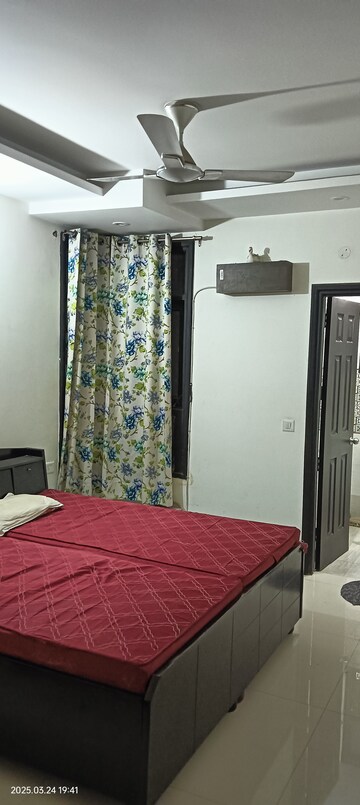 Bedroom in 3.5 BHK Apartment at Sector 20 – for Rent