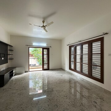 Room in 3 BHK Builder Floor at Jayanagar – for Rent