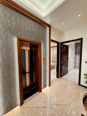 Room in 4 BHK Villa at Gandhi Path – for Sale