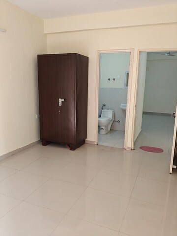 Room in 2 BHK Apartment at Pyramid Elite, Sector 86 – for Rent