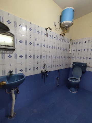 Master Bedroom in 2 BHK Builder Floor at Btm Layout Stage 2 – for Rent