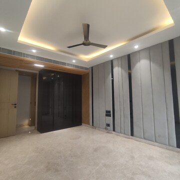 Staircase in 4 BHK Builder Floor at Unitech Woodstock Floors, Sector 50 – for Sale