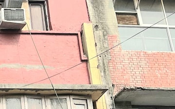 Shop For Sale in Hauz Khas