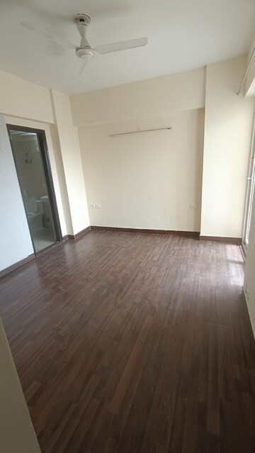 2 BHK Apartment For Rent in Sethi Max Royale, Sector 76
