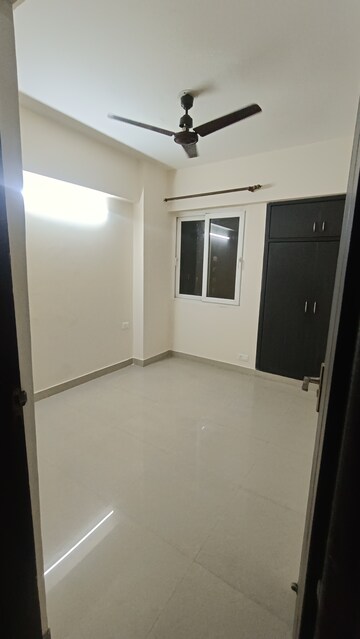 Room in 2 BHK Apartment at Sethi Max Royale, Sector 76 – for Rent
