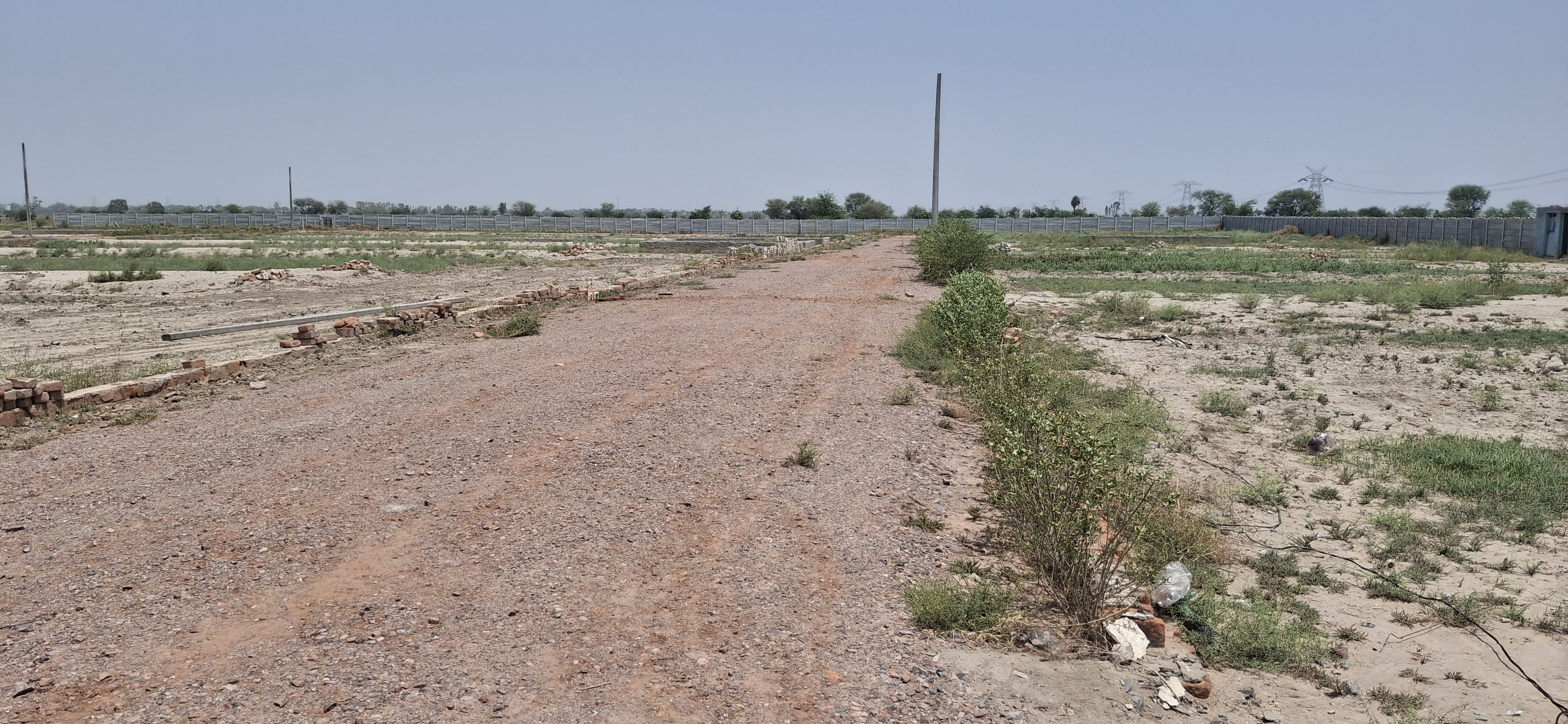 Plot For Sale in Mk Propty 